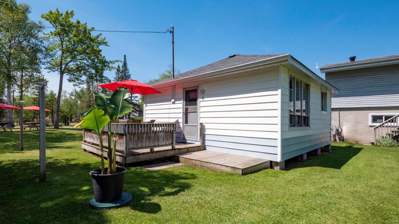 Bel Air Cottages And Motel Sauble Beach Eksteriør billede