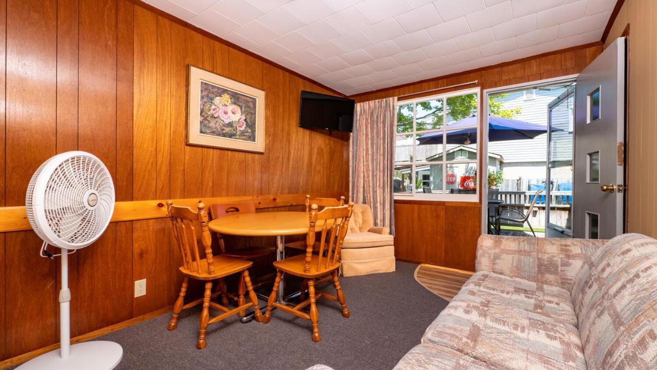 Bel Air Cottages And Motel Sauble Beach Eksteriør billede